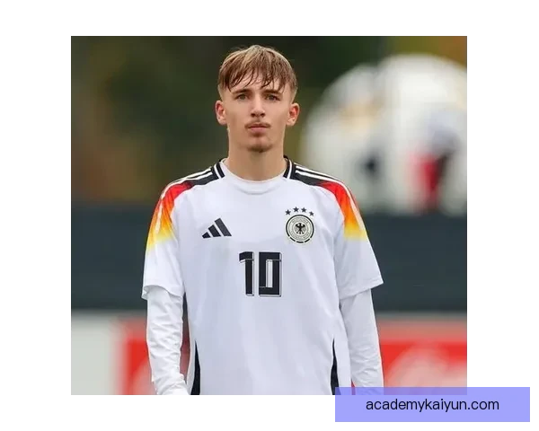 德甲新星观察：球员表现稳健，逐渐成为赛季亮点