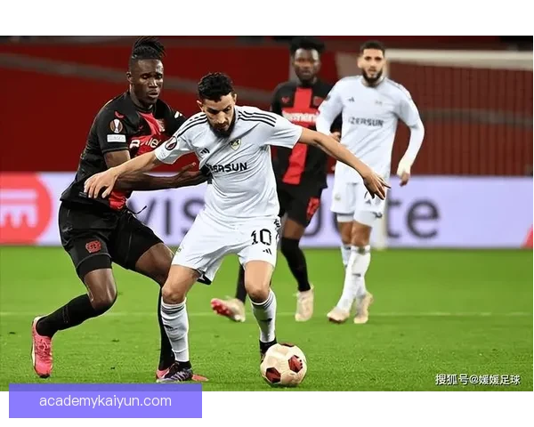 马赛在新赛季攻防平衡，表现稳健值得关注